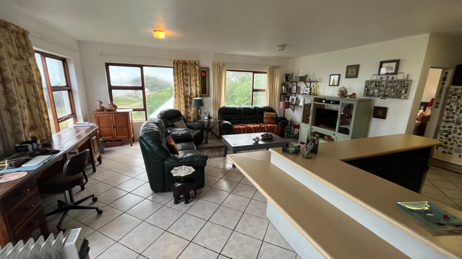 6 Bedroom Property for Sale in Oyster Bay Eastern Cape
